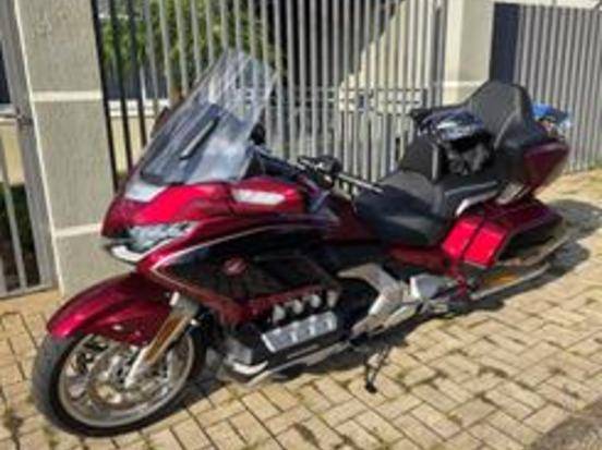 HONDA GL 1800 GOLD WING TOUR HONDA GL 1800 GOLD WING TOUR